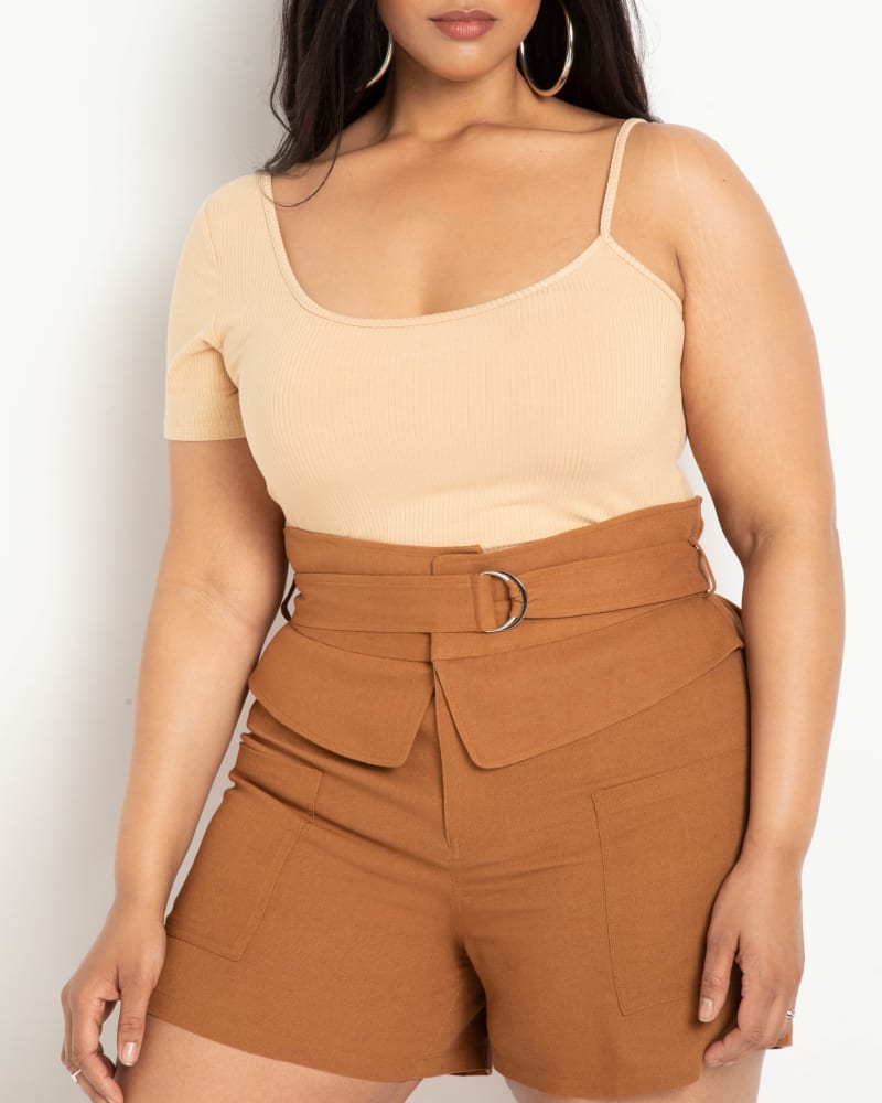 Front of a model wearing a size 14|16 Nova Crop One Sleeve Top in Latte by ELOQUII. | dia_product_style_image_id:214969